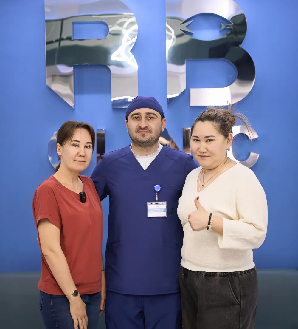 Пластический хирург RB CLINIC Насипов с пациентками